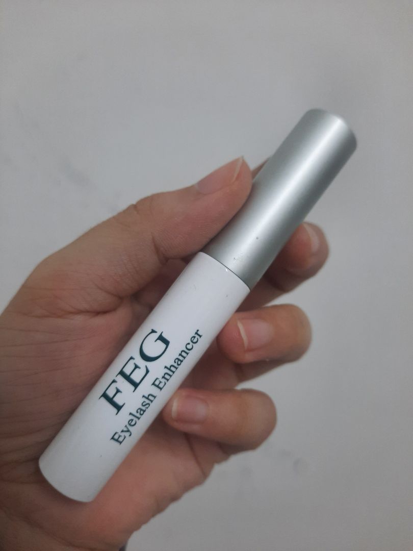 Đáng tiền thật sự í =))) mình mua dùng 2 tuần thì thấy mi dài và dày hơn rõ luôn, trong khi trước mình dưỡng bằng dầu dừa và vaseline thì ko thấy khác mấy. Đầu cọ nhỏ nên cũng dễ dùng. Thấy 1 số bạn review nói dùng bị thâm mắt nhưng mình thì ko bị