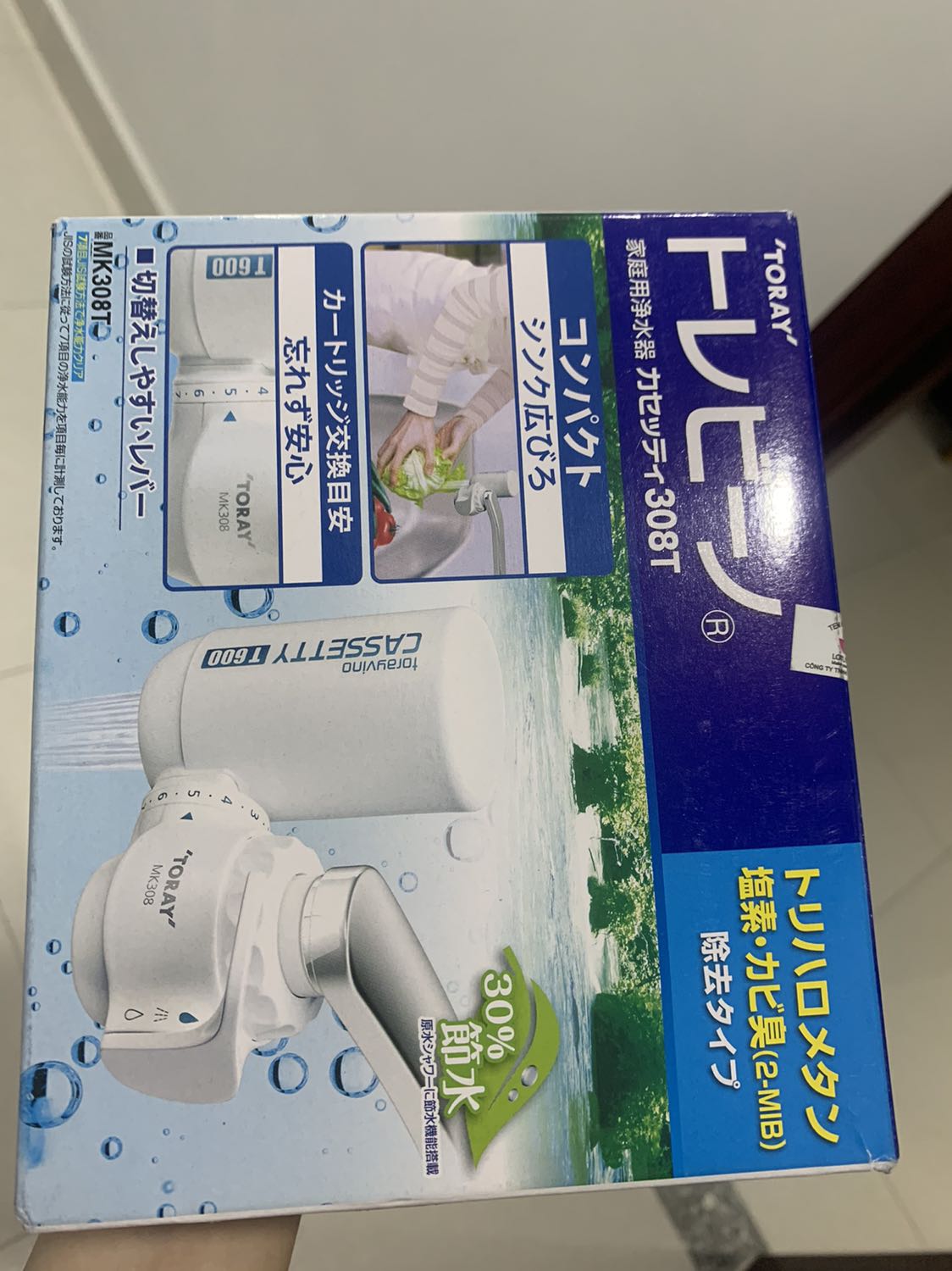 Giao hàng nhanh, có hdan bằng TV, đầu vòi đúng là khó lắp nhưng lúc trc mình đã từng lắp 1 loại khác cũng gặp vấn đề tương tự nên mn chịu khó quấn keo lụa vào sẽ khắc phục đc, lõi lọc nhỏ, csuat 600l nghĩa là nếu trung bình mỗi ngày lọc 10l thì dùng đc tầm 2 tháng còn nếu lọc nhìu hơn thì tgian sẽ ngắn lại nên chỉ thik hợp cho nhà có 1-2 ng dùng.