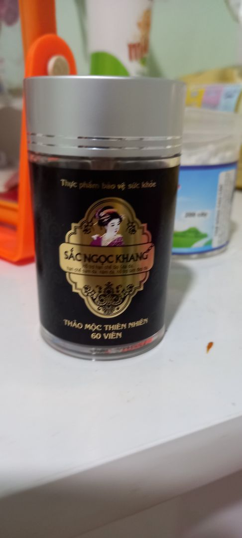 Sản phẩm uy tín. Mình sử dụng thấy da sáng hơn. Chắc cần phải kiên trì thì những đốm tàn nhang mới mờ hẳn. Sản phẩm uy tín. Mình sử dụng thấy da sáng hơn. Chắc cần phải kiên trì thì những đốm tàn nhang mới mờ hẳn.