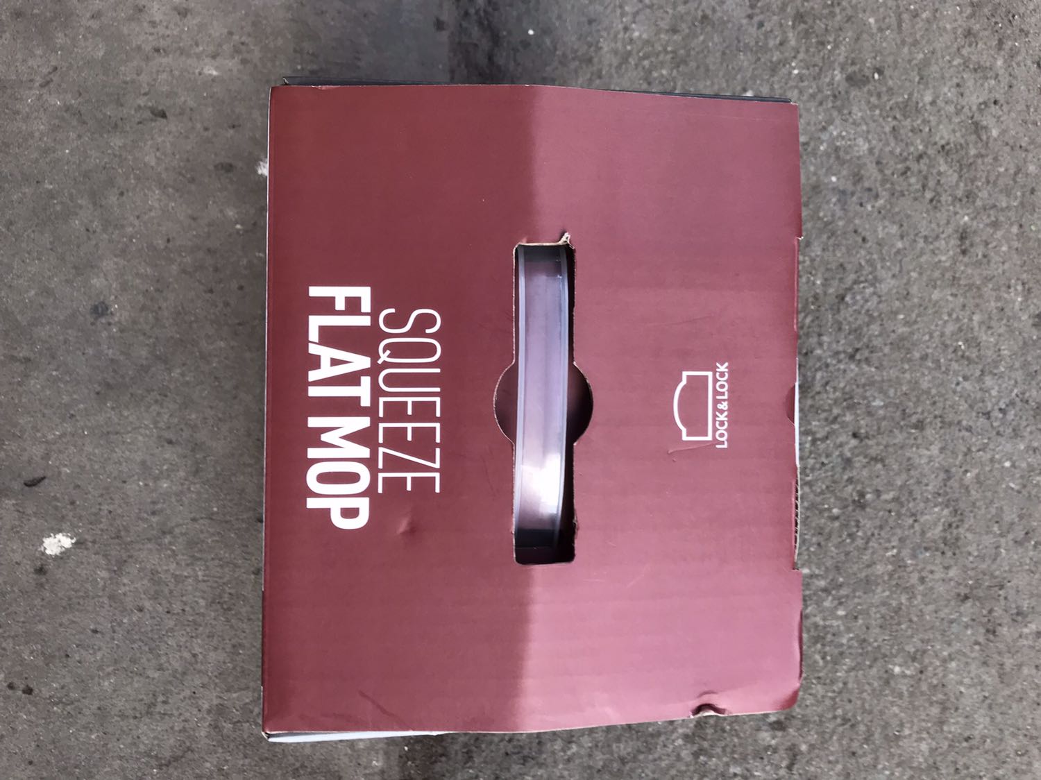 Sản phẩm dùng tốt, đẩy rất sạch, nền có bụi cũng đẩy tuốt, đỡ phải quét. 
Bà con ai mua về dùng nên đẩy một chiều chứ đừng đẩy tới rồi kéo lùi nhé, như cách đẩy của bác thợ lau kính ấy!