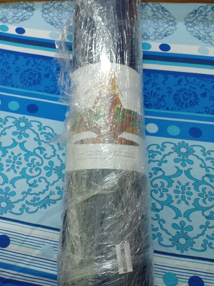 Sản phẩm được đóng gói rất cẩn thận. Hàng đúng y như hình, không có bị lỗi. Cảm ơn Tiki nhiều. Mua kèm với một túi đựng thảm vừa vặn với thảm túi đẹp rất ưng ý