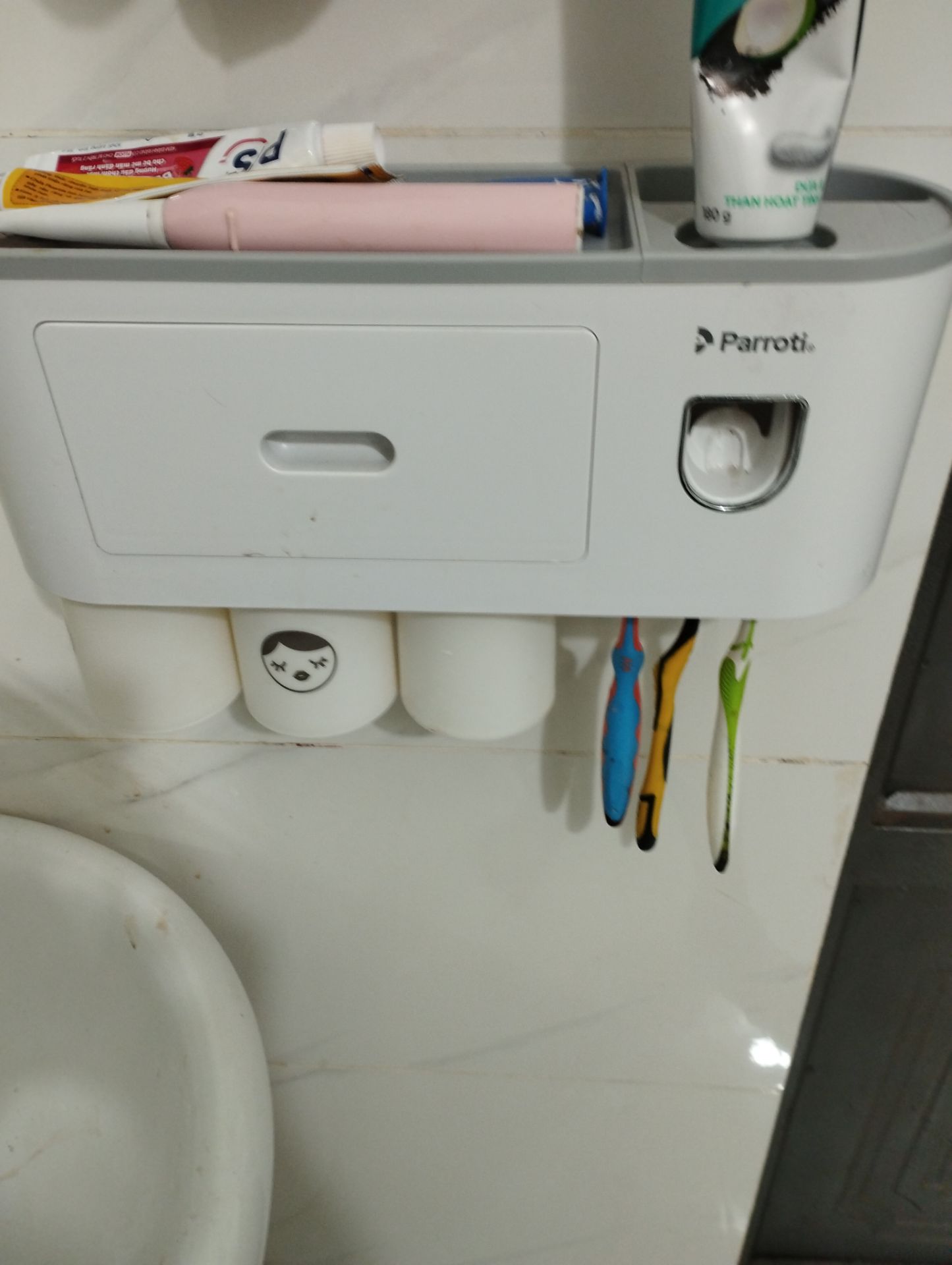 mọi thứ đều ổn, duy chỉ có phần nhả kem là còn hơi bất tiện, rất dễ rơi kem ra ngoài