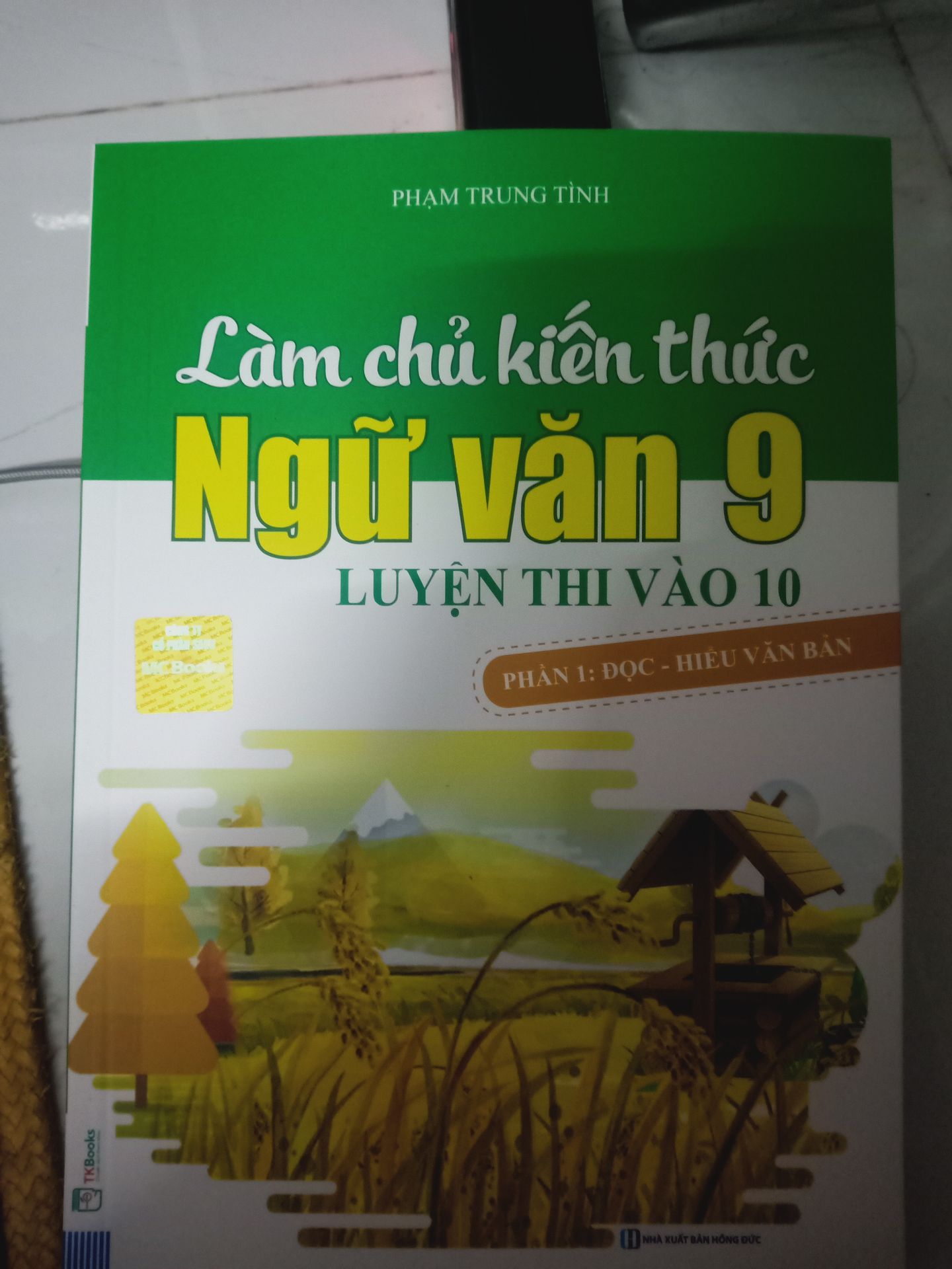 phần đóng gói của tiki thì miễn chê rồi, bao bọc sp ok. Còn chất lượng sách cũng rất tốt: sách đẹp, nd trình bày rõ ràng, phân tích dễ hiểu.