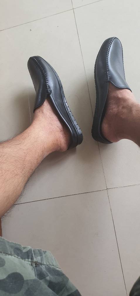 Kiểu dáng đẹp êm chân chi tiếc là gót không ôm chân như hình mẫu