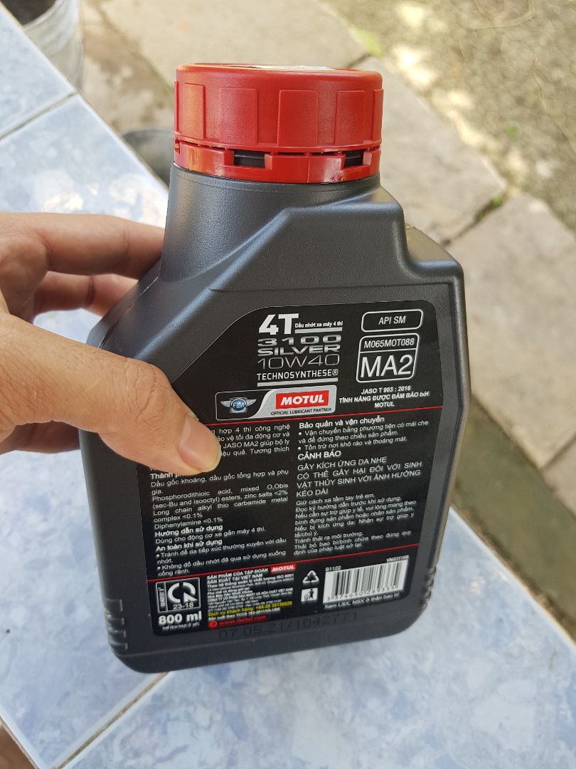 Giao hàng nhanh, đóng gói chắc chắn... sản phẩm uy tính nha mọi người. Quét QR check ok hẳn hoy. Còn chất lượng nhớt motul thì mình không phải bàn thêm nữa ha :)))