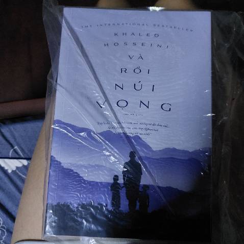 Về cơ bản thì đây vẫn là một cuốn sách hay, nhưng vì mình đọc liền tù tì Người đua diều, Ngàn mặt trời rực rỡ, và cuốn này nên có 1 chút không thích cuốn này bằng 2 cuốn trước. Nhưng đây vẫn là 1 cuốn sách khá hay nhé mọi người, highly recommend.