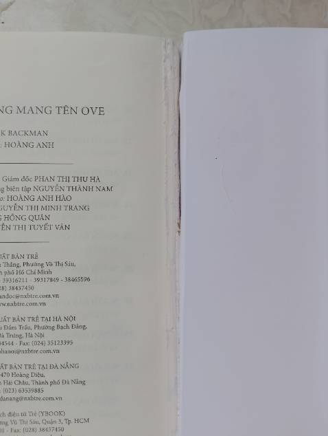 Sách vừa mua về.lật tới trang cuối là bung bìa ra rồi.phía tiki đổi lại cho mình quyển này.
