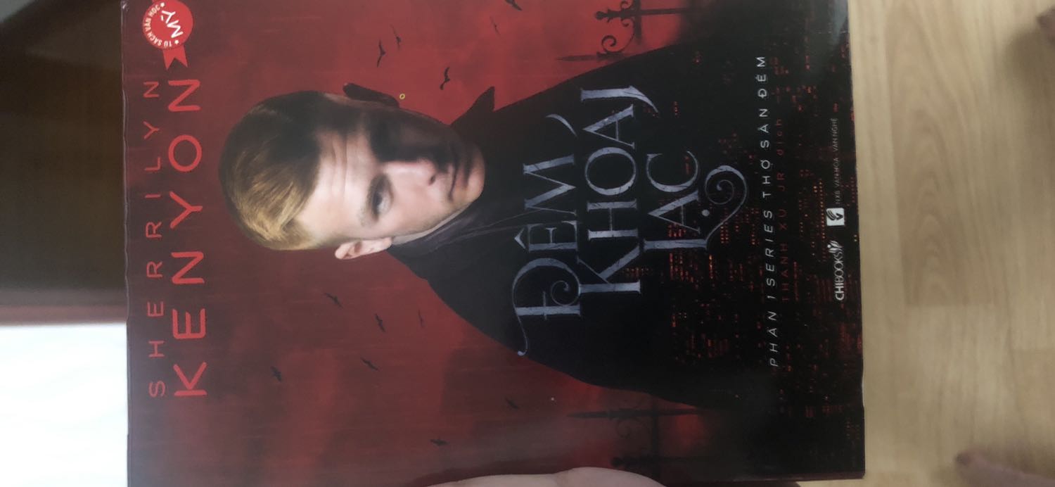 Sách xuất bản đã lâu, còn trong bìa co, chữ đẹp không bị nhoè. Được giảm giá đáng mua