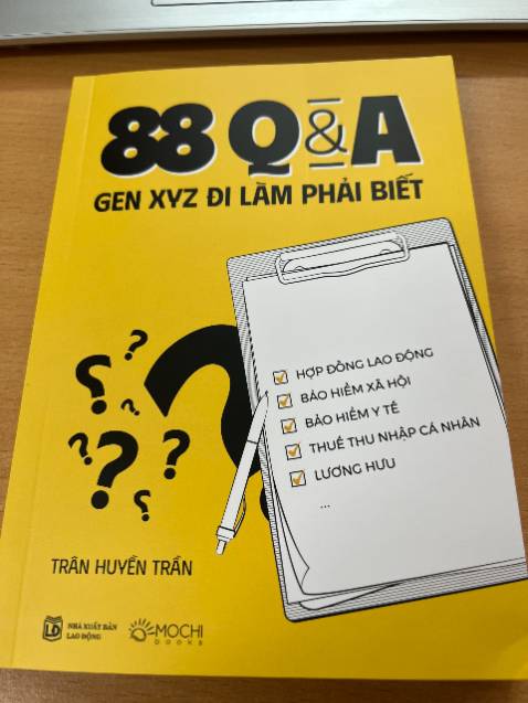 một tài liệu hữu ích cho những người trẻ bắt đầu bước vào thế giới công việc. Các câu trả lời trong cuốn sách rất rõ ràng và dễ hiểu, người đọc cũng được cung cấp các ý tưởng và lời khuyên thực tế giúp tăng cường kỹ năng cá nhân và nghề nghiệp