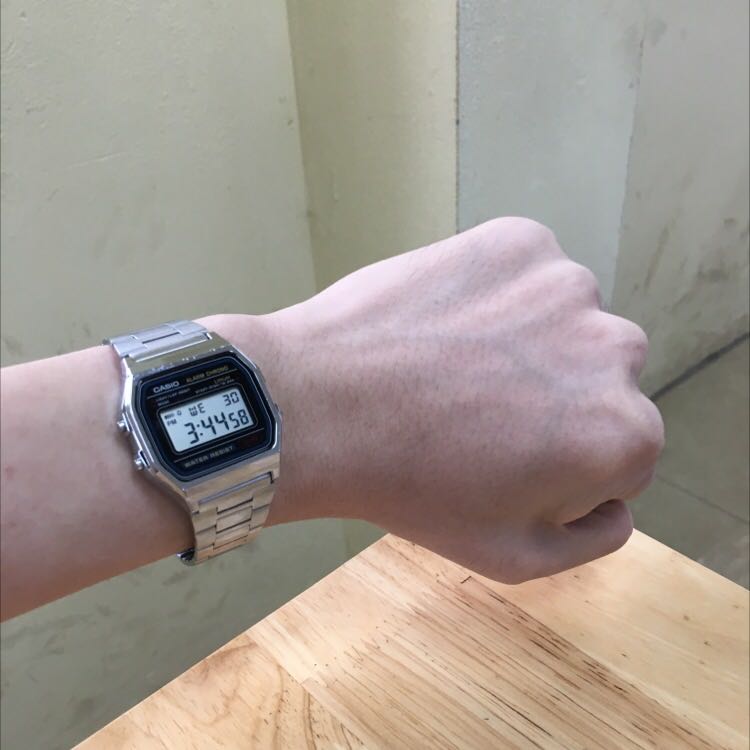 đồng hồ đẹp nhưng hơi bé  nhưng khong sao tại ship nhanh quá mình đặt 2h mà 5h đã giao hàng r