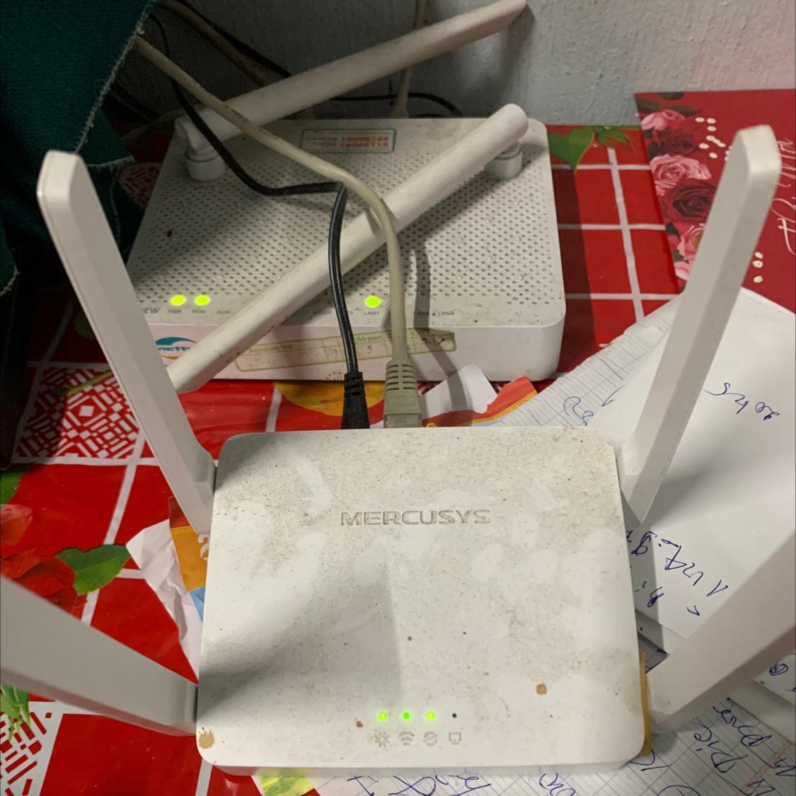 Hàng nguyên chính hãng. Đóng gói niêm tem cẩn thận. Lúc nhận hàng mở ra kiến làm tổ trong đó (?).
Hàng giao trể 3 ngày so với dự kiến.
Số đt hỗ trợ kĩ thuật gọi lên ko ai nghe máy.