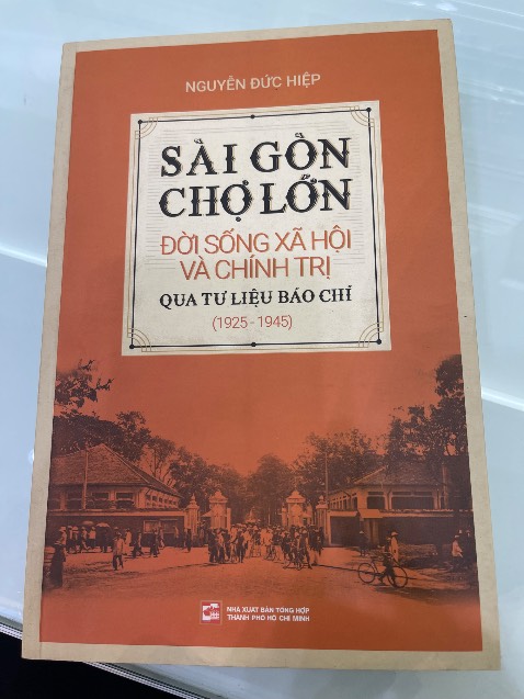 Cuốn này hơi cũ 1 chút khi mình nhận dc , nhưng vẫn có thể chấp nhận dc . Mình sưu tầm sách nên rất chú ý đến hình thức và tình trạng của sách 
Cuốn này in ấn hình ảnh cũng rất rõ nét . Dễ nhìn 
Hài lòng !