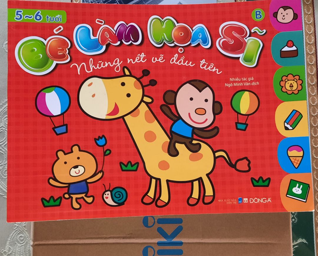 Sách tốt, bố cục phù hợp cho các bé nhỏ bước đầu làm quen với màu sắc