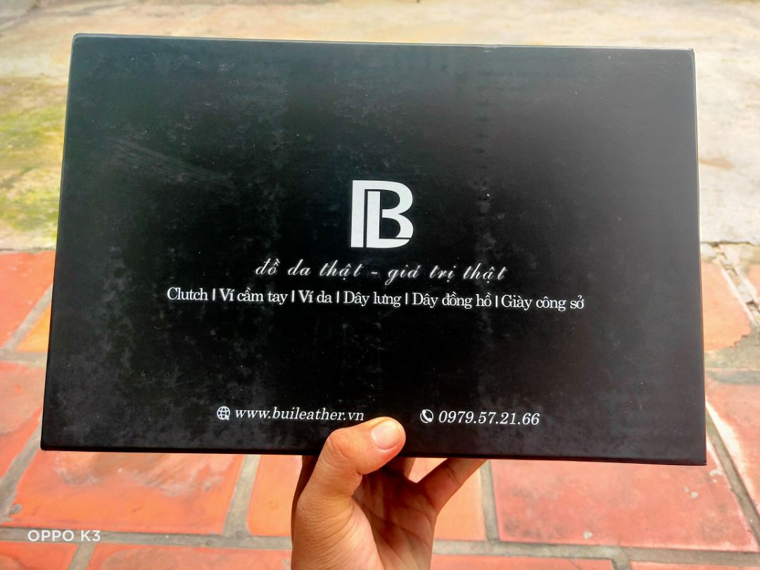 Shop và các bạn tư vấn đều rất nhiệt tình, thân thiện, riêng thái độ thôi đã xứng đáng 10 sao rồi.
Giày nhận về thấy ưng lắm, da thật, cao 6cm nhìn ngon cơm hẳn :))
có điều sp còn nhược điểm là dễ nhăn ở mặt giày, và phần gót giày shop nên may thêm 1 lớp đệm vì lớp hiện tại mang vào rất đau chân (mình phải dùng thêm miếng đệm mua ngoài).