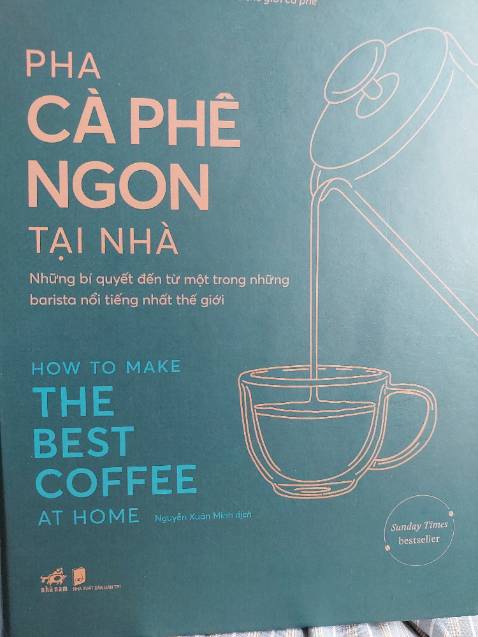 Sách in đẹp, bìa cứng, do tác giả nước ngoài viết nên không nói gì đến cà phê Việt như cà phê trứng. Cơ bản đây là cuốn sach toàn diện về cà phê.
