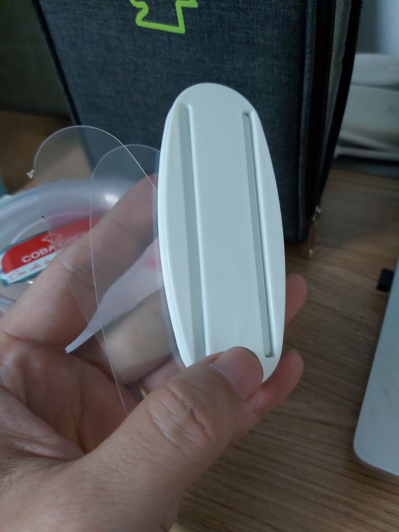 Nhìn chắc chắn, bắt mắt. Được tặng thêm cái gì không biết nữa. nhưng có cái không xài lòng là hàng TQ nhưng lại ghi VN.