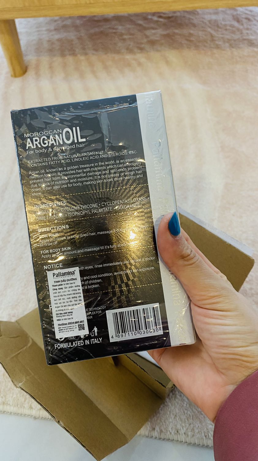 Nhìn bao bì vậy thôi chứ chất lượng kém. Bôi lên tóc k có mướt mà cái mùi nó hôi dã man. Thơm theo kiểu đau đầu ý, mình bóc ra nghe mùi thôi là bỏ luôn k xài. Mn nên mua dầu MOROCAN như mình để trong hình. Mắc tiền mà xài đúng chất lượng. Còn loại này thì mình xài k được.