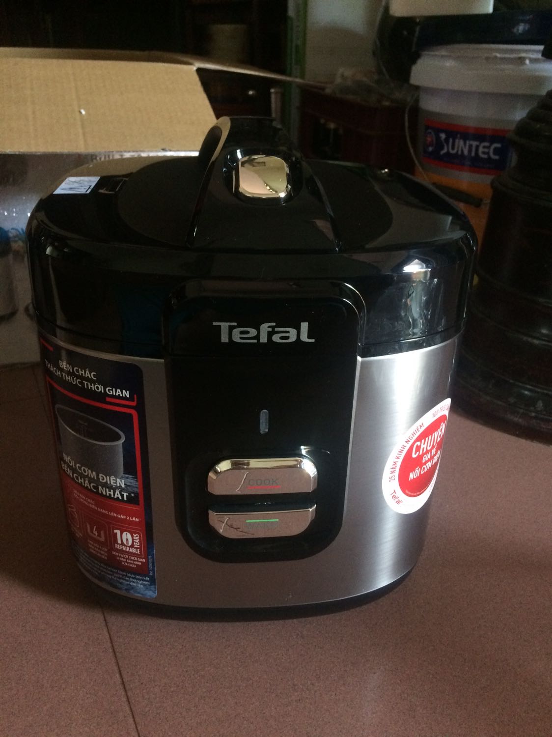 1. Mua sale được giá tốt: 829k               2. Giao nhanh.                                        3. Nồi mới, dáng chắc chắn, ruột nồi rất dày dặn.                                        4. Đã nấu thử, cơm ngon mà thấy cũng rất nhanh chín.