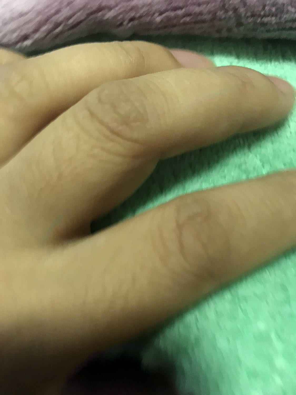 Shop đóng gói cẩn thận. Đúng đủ số lượng. Màu sắc đẹp. Khăn dày mà mềm. Thấm hút nước tốt. Giặt rất dễ sạch. Hơn cả mong đợi. 10 saooooooo