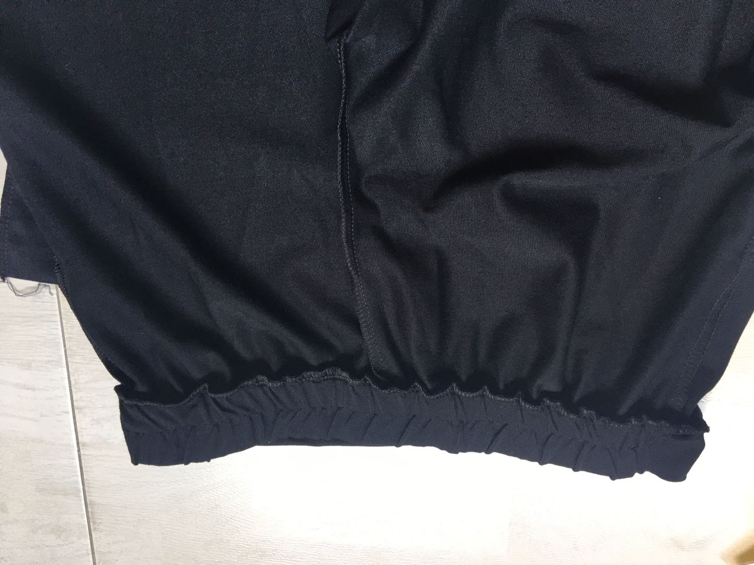 San phẩm rất tệ mình đặt size 4xl mà giao quan co tí xíu ah, ko co nhan mắc gì hết trên.. quan như của mấy bé gái nhỏ , mình mặc 1 chân cũng ko lọt nữa chứ đừng nói 2 chân..
Tôi ko hài lòng với sản phẩm, toi muốn trả lại. Đề nghị Tiki thu hồi lại sân phẩm và hoàn tiền lại cho tôi. Và mong Tiki nên chú ý hơn trong việc giao bán sản phẩm cho khách hàng. Đừng làm mất lòng tin của khách hàng bay lâu nay