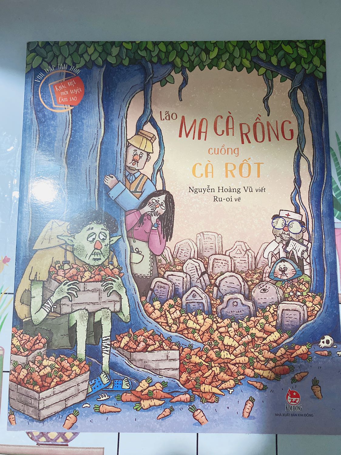 Truyện hay  + hình vẽ chi tiết đầu tư  . Nhà mình nên sắm 1 e về tặng cho các bé nhỏ nhà mình nha