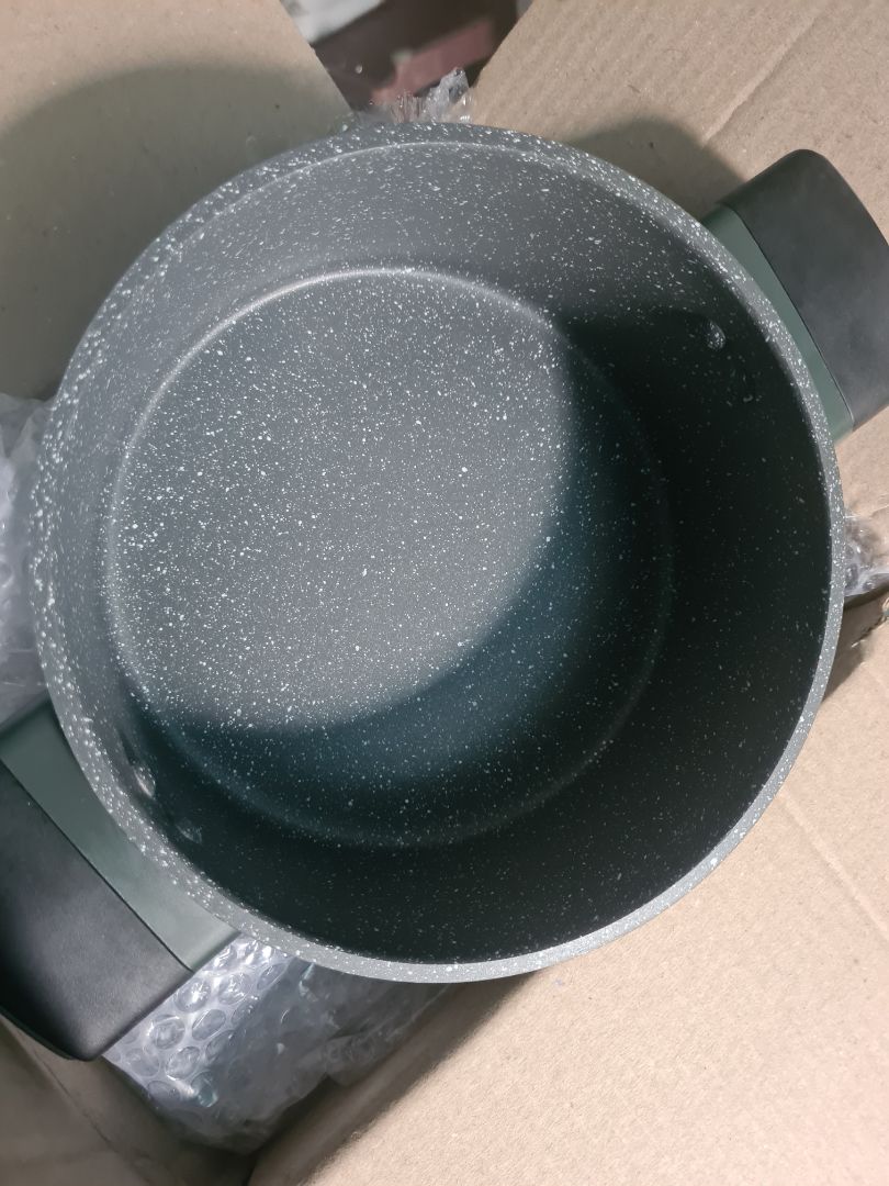 Nồi rất đẹp và giá ok. Có một nồi bị sướt chống dính, sau khi inbox shop đã đổi lại ngay. rất thích cách làm việc chuyên nghiệp này. cho 5*