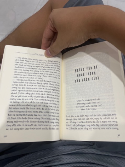 Sách in sai tùm lúc. Trang lặp lại rất nhiều. Yêu bác Thu Giang mà nhà xuất bản làm ăn ri đi. Sách lậu à. 
Ảnh chụp trong 48 sang trang 43. 2,3 lần như rứa