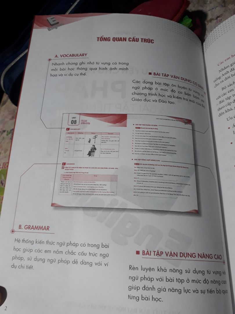 sách quá tuyệt ,có hình ảnh không có màu nhưng vẫn có thể nhìn rõ được.  Chưa học nhưng mà nhìn thấy sách dị là ưng lắm rồi