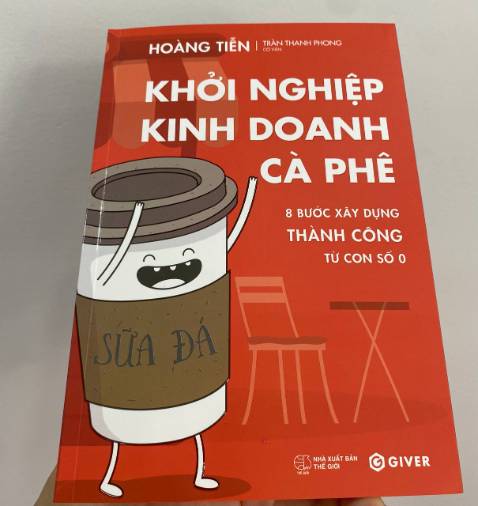Kinh doanh cà phê không dễ như mình nghĩ. Nhưng chắc chắn không khó - sau khi đọc quyển này! Vô số khó khăn được tác giả giải quyết và chia sẻ một cách đơn giản, dễ hiểu, không vòng vo, vẽ vời. Đọc xong mình có cảm giác muốn khởi nghiệp ngay!!! Cảm ơn tác giả. Kinh doanh cà phê không dễ như mình nghĩ. Nhưng chắc chắn không khó - sau khi đọc quyển này! Vô số khó khăn được tác giả giải quyết và chia sẻ một cách đơn giản, dễ hiểu, không vòng vo, vẽ vời. Đọc xong mình có cảm giác muốn khởi nghiệp ngay!!! Cảm ơn tác giả.