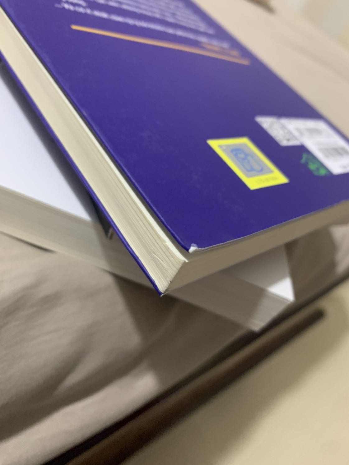 Tiki gói hàng tệ quá, giao sách mà ko bao giờ thấy bọc chống sốc gì hết, sách bị móp góc, lần nào nhận cái hộp cũng móp méo mà xót mấy cuốn sách thật sự!!!