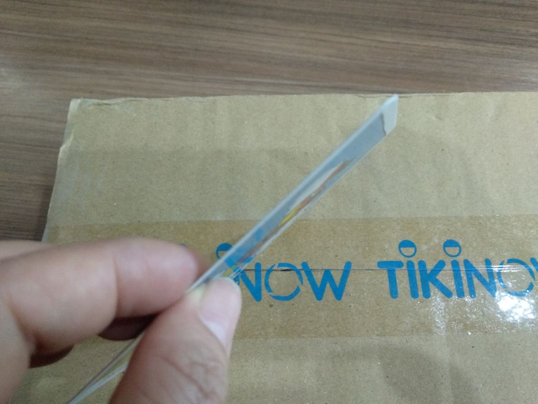 Mình rất hài lòng khi nhận hàng, bộ bài nguyên hộp đầy đủ, màu sắc lá bài rõ nét, lá bài hơi mỏng so với bộ bài tú lơ khơ hay chơi nhưng vẫn dùng ok, túi nhung đẹp rộng rãi, có kèm 1 hướng dẫn bằng tiếng anh. Shop chăm sóc khách hàng rất ok, hướng dẫn tận tình, đầy đủ và có trách nhiệm về sản phẩm. Tiki giao hàng rất nhanh, đặt chiều hôm trước, sáng hôm sau nhận đc luôn.?