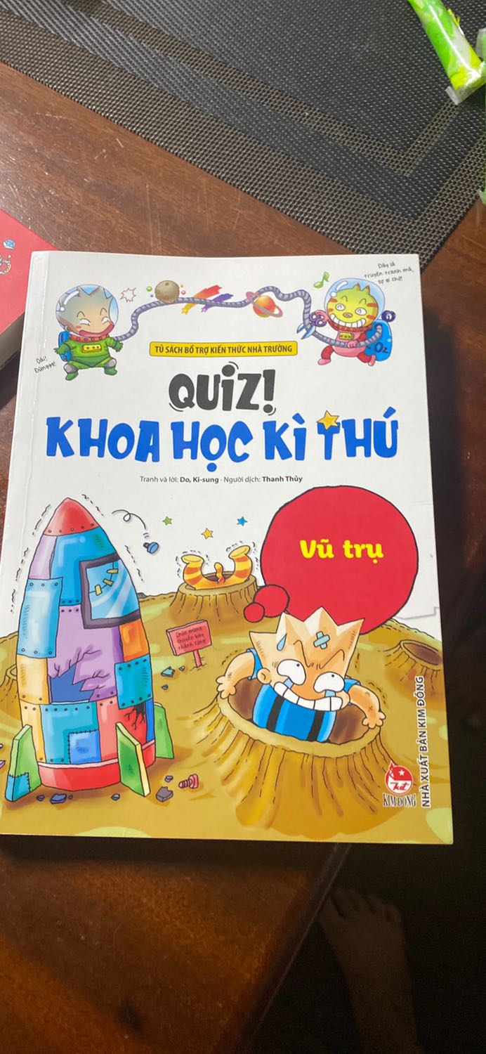 quyển này rất hay và buồn cười quyển sách này mang lại rất nhiều những thứ bổ ích trên thế giới mà đọc lại biết thêm về vũ trụ con nhà mình rất thích nha cả trai cả gái đều thích hết mình thấy quyển này rất phù hợp với con nhà mình
