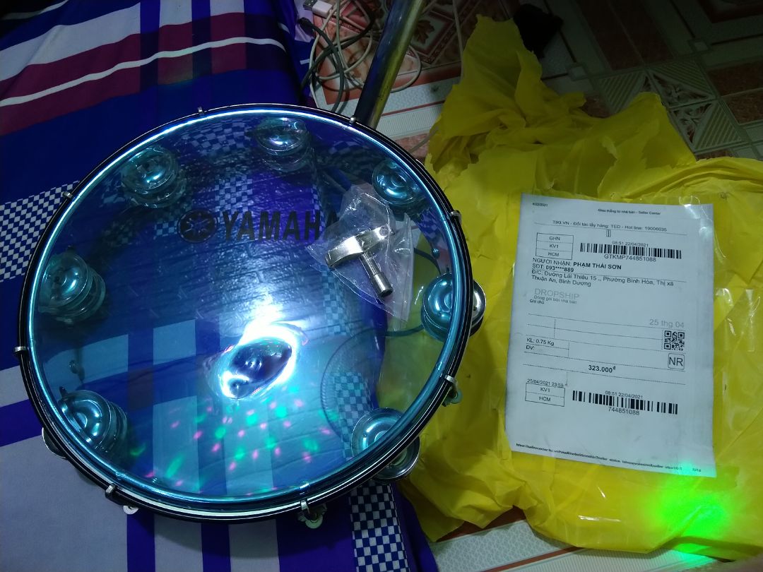 hôm qua mình có việc bận nên nhờ bà chị nhận dùm .nhận dùm nên chỉ không kiểm tra nay mình lấy ra xem thì ra thế này nà .giờ mà đổi thì mất thời gian quá .bên shipee làm việc ẩu quá .nên bán thì đống gối không kỷ càng gì hết tức gì đâu á .anh em có mua nhớ kiểm tra nha .đc không đc trả lại luôn chứ để như mình mất thời gian đổi lại