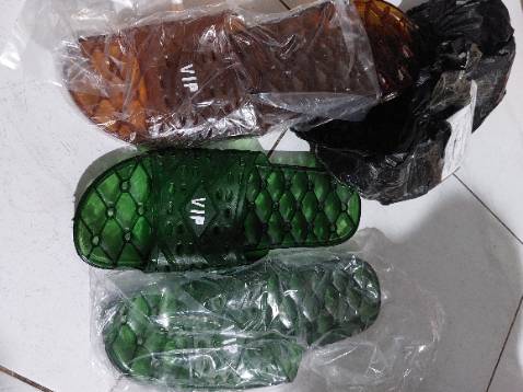 Mình mua 2 đôi dép hiệu Sline Hàn Quốc, shop giao hàng đểu Vip. Hình ảnh 1 đằng, bán lại giao hàng khác. Chưa bao giờ mua hàng Tiki lại bị vấn đề này. Quá thất vọng