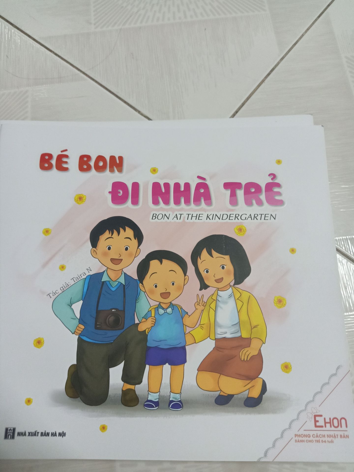 ùi mình vừa nhận được sách, đóng gói kỹ ghê, sách giấy cứng cáp in nét đẹp nè. mà truyện dễ thương nữa. sẽ ủng hộ khi tác giả ra bộ tiếp