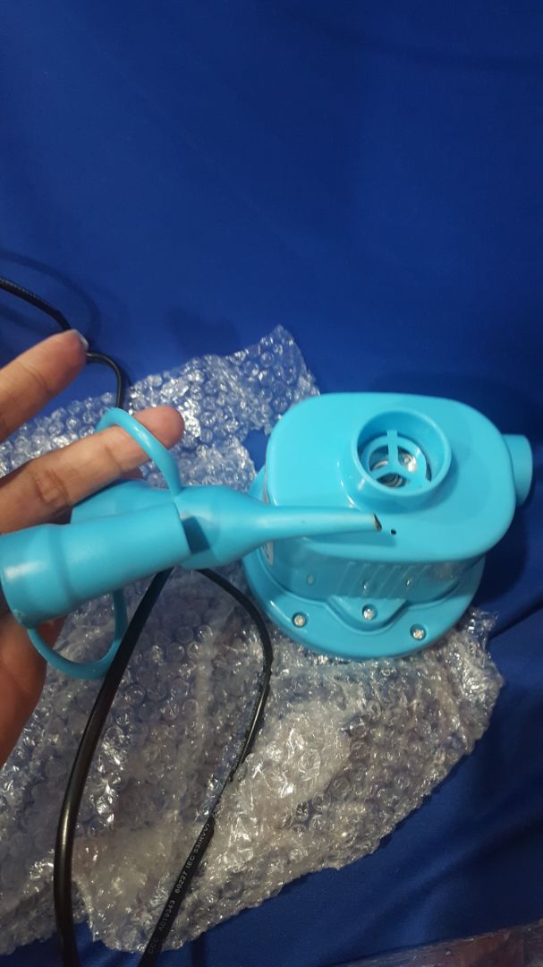 giao hàng quá tệ. đưa hàng lỗi bị cháy máy cho khách mà được sao!? vừa mở hợp ra thấy đồ bị hư! gọi đt cho giao hàng mới vừa giao thì a ấy bảo phải gọi lên tổng đài