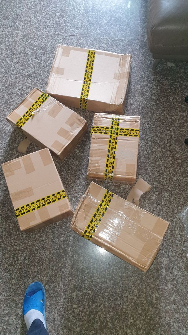 đóng gói tốt. chất lượng khung ảnh tốt. chưa có thời gian treo nên cũng chưa nói được gì nhiều