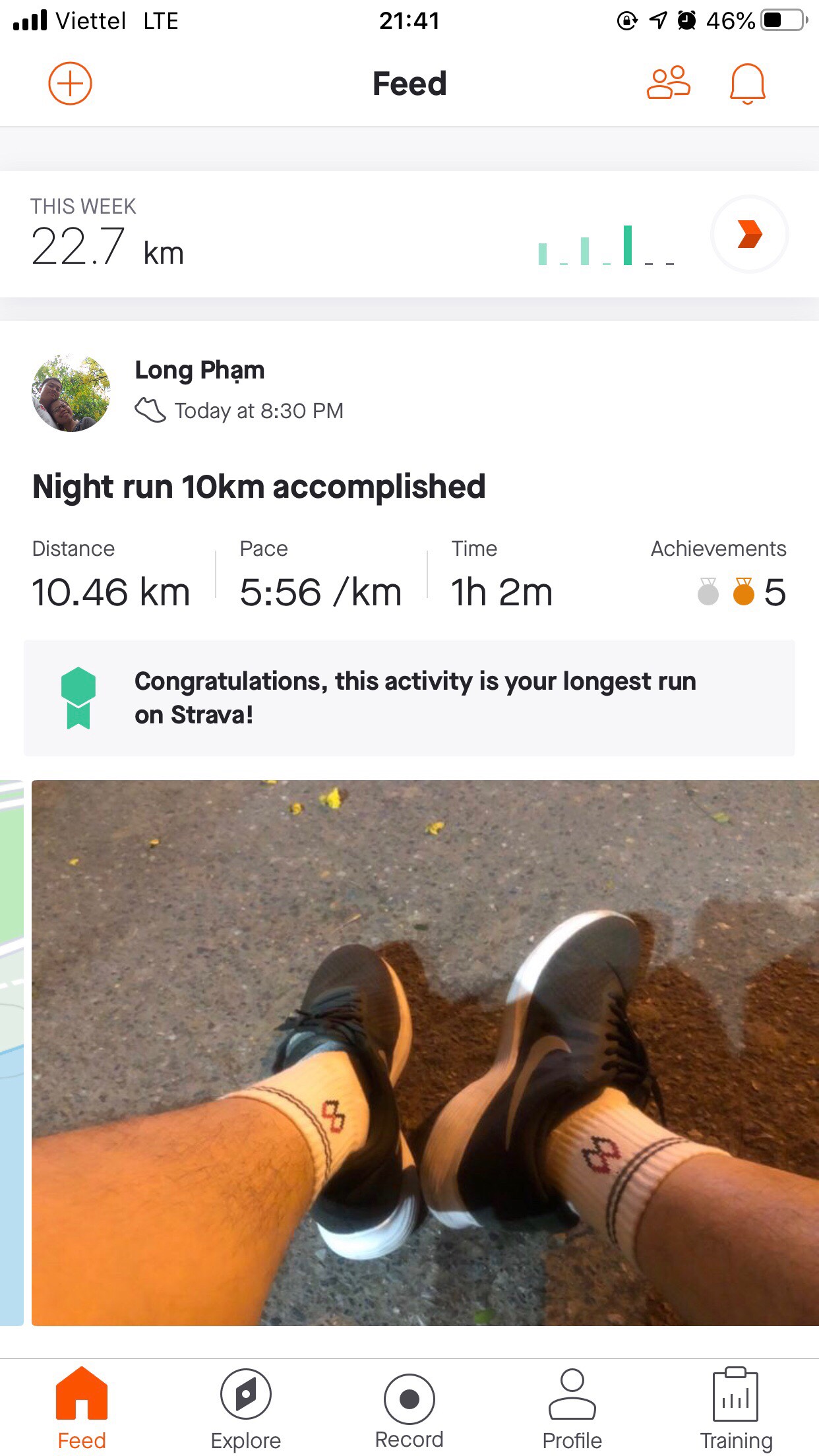 Đã xài được 1 tuần, anh em nào thích chạy bộ thì nên mua, đi khác hẳn đôi tất hãng khác mihf từng mua, đi rất êm chân, chắc chân, chạy không bị đau. sợi tất mềm, ra mồ hôi cũng không bị hôi. rất đáng tiền mua. 5*