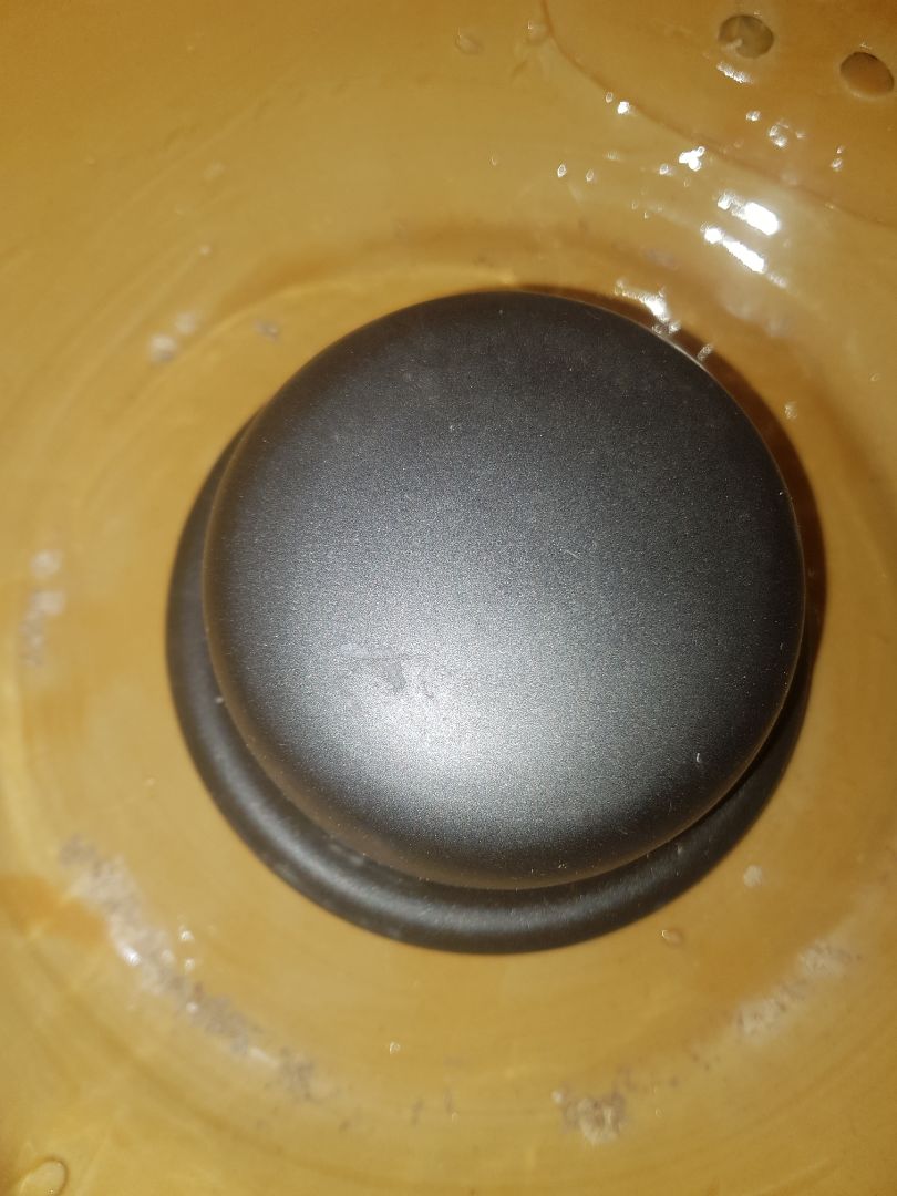 thiệt sự ngán ngẫm với hình thức mua hàng online. Mua lần 1 giao hàng bị nứt đã được tiki đổi lại cái mới. Cái được đổi thì còn nguyên vẹn nhưng sản phẩm giống như lội từ dưới bùn lên. chán thiệt sự !