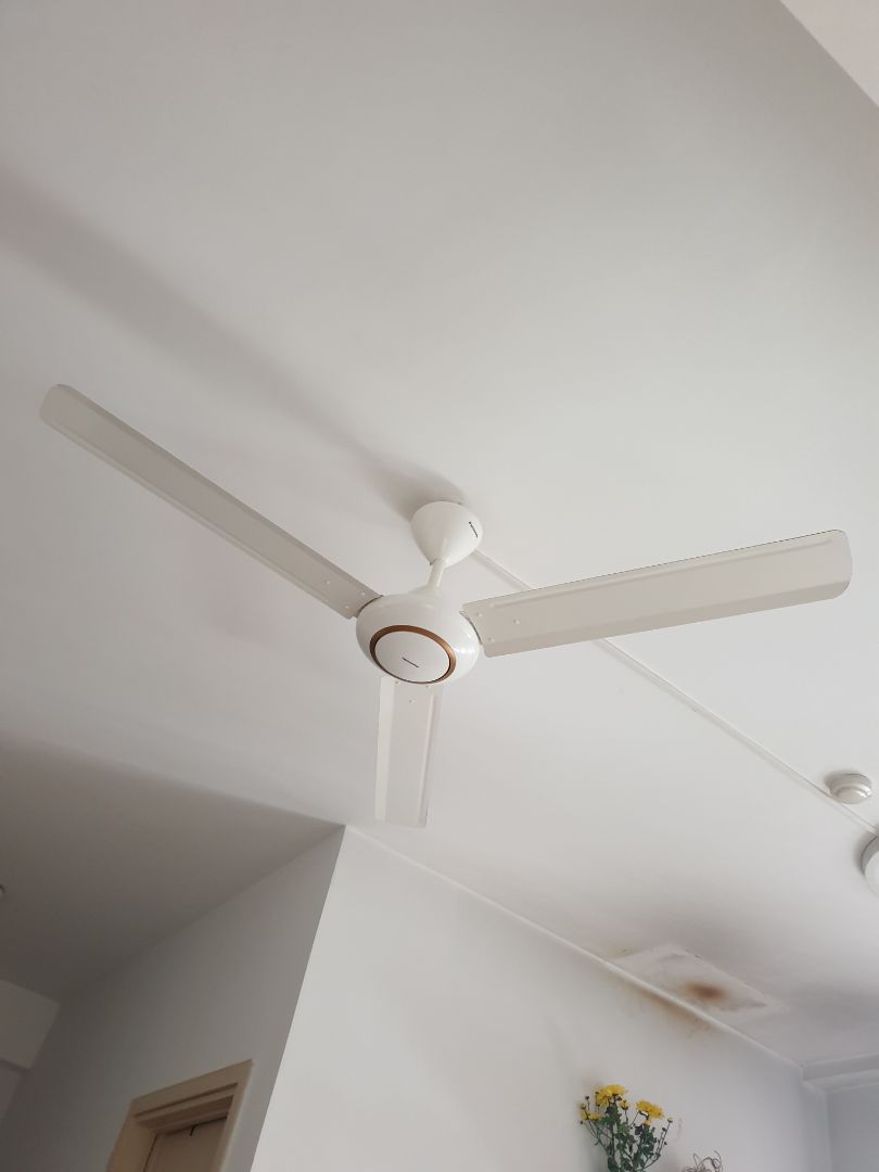 sp chạy tốt. nhà bán ko hỗ trợ lắp đặt (chỉ hỗ trợ treo lên móc). mình thuê đội lắp bên ngoài nên cũng tự xử lý cắt ngắn thanh treo cho phù hợp với nhà chung cư. lúc lắp đặt có vde cũng đc tiki và nhà bán hỗ trợ ok.