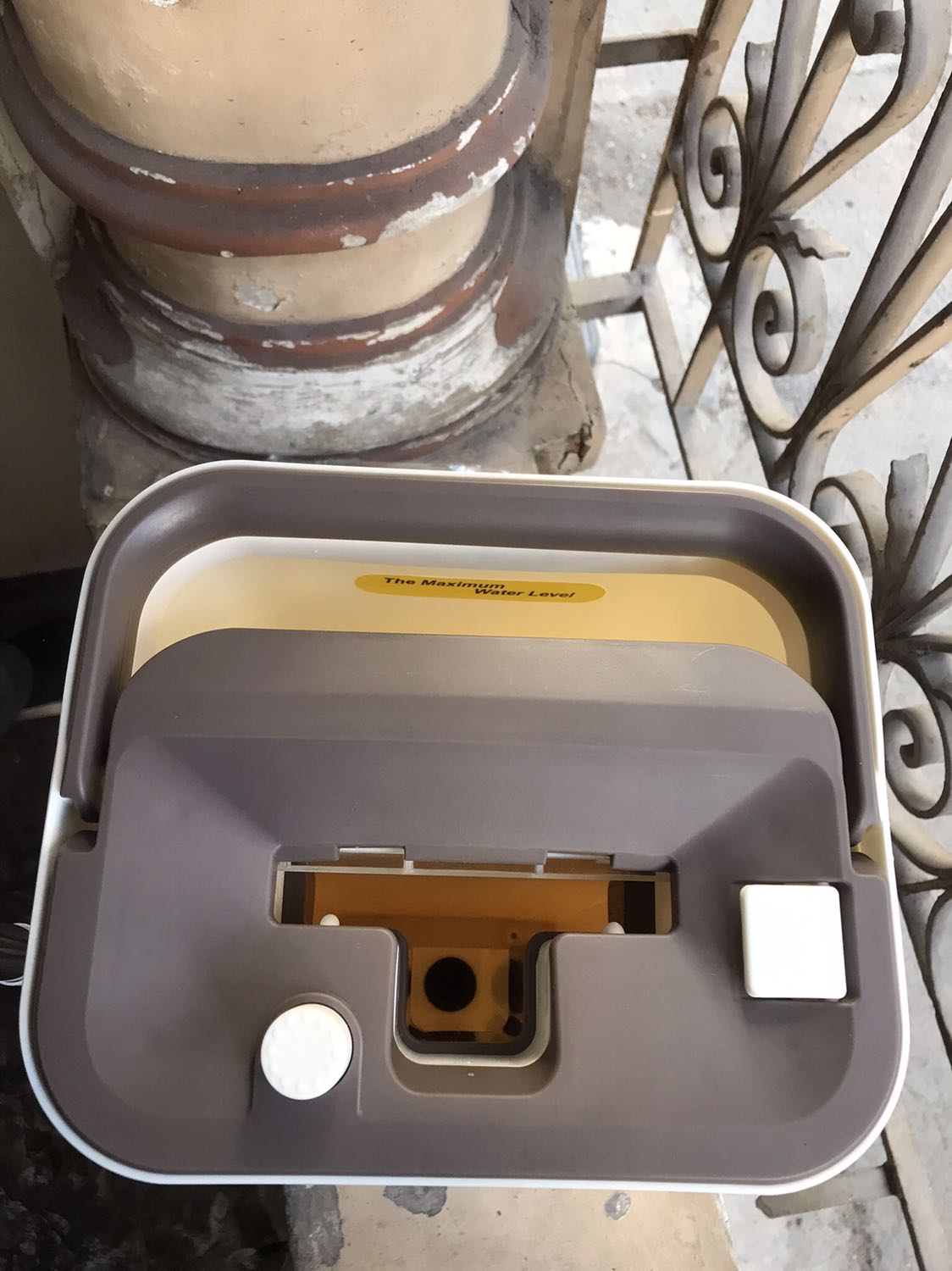 Sản phẩm dùng tốt, đẩy rất sạch, nền có bụi cũng đẩy tuốt, đỡ phải quét. 
Bà con ai mua về dùng nên đẩy một chiều chứ đừng đẩy tới rồi kéo lùi nhé, như cách đẩy của bác thợ lau kính ấy!