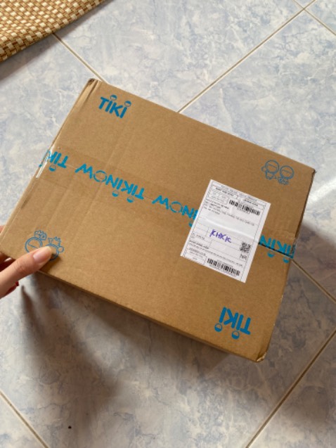 Giao nhanh, túi ok nhưng vải k căng nhìn k thẩm mĩ lắm, dây kéo đường may chắc chắn, nói chung là ok