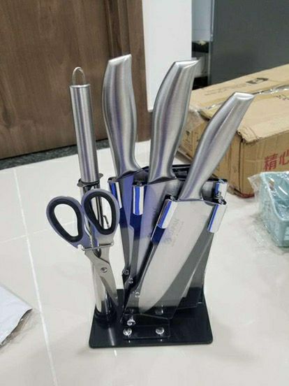 dao cần chắc tay, sắc bén. có cả kệ đựng nữa tiện quá. shop đóng gói cẩn thận, giao hàng nhanh. Sản phẩm oke, 5 sao mn ạ