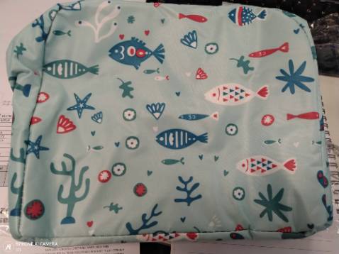 Màu sắc không giống hình. Trên hình màu xanh nước biển. Nhưng thực tế là màu xanh ngọc.