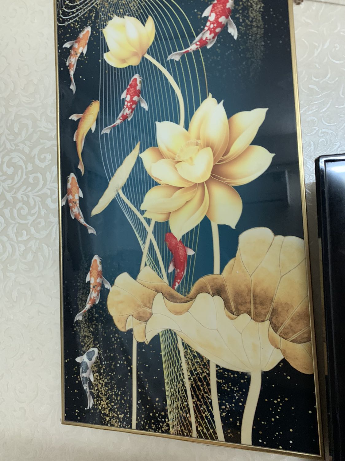 Tranh đẹp chắc chắn. Sợ ko biết treo mà shop có hướng dẫn cho tiết. Đinh dễ đóng mà chắc chắn. Tranh lên rất đẹp, bóng loáng, sẽ ủng hộ shop tiếp sau khi sửa xong nhà.