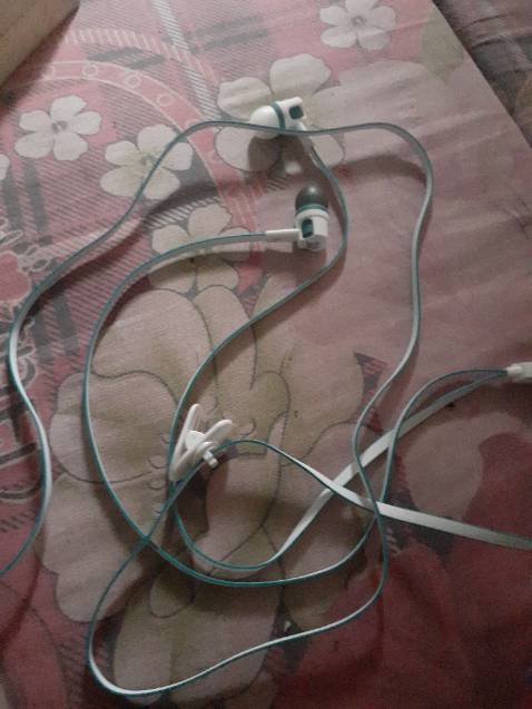 Âm thanh khá ổn nhưng mong thiết kế núm cao su lại chút nữa là ok