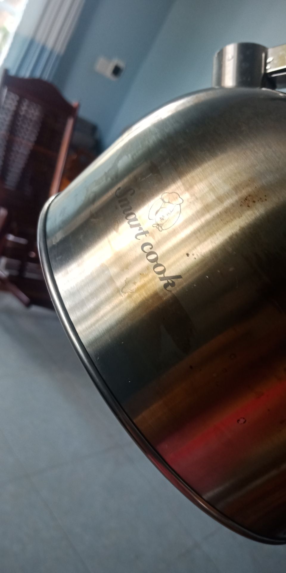 đóng gói rất ôk.nhưng khi nhận logo hình như đã được sơn lại,nấu vài lần ấm đã ngã màu.