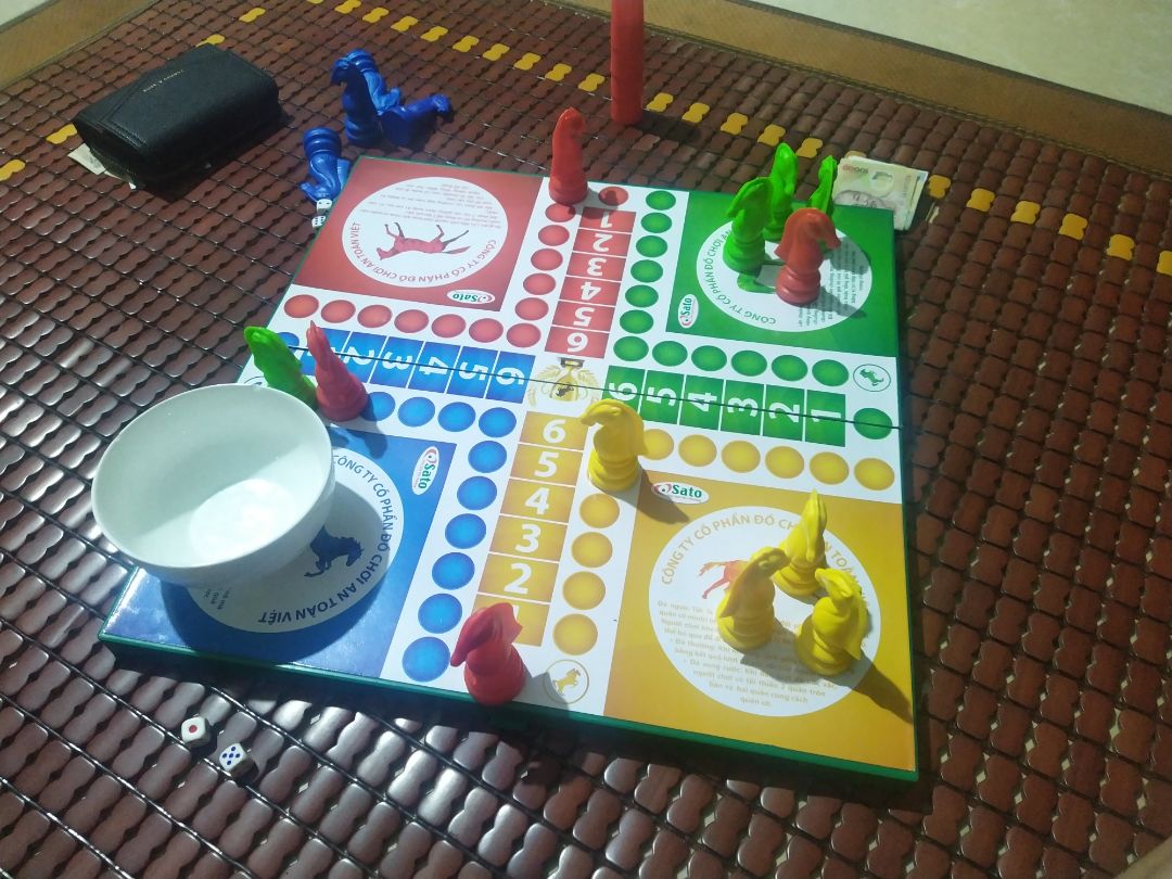 Bộ này rất đẹp, to, ngựa có hạt bi bên trong khi chơi khá thích... giá tốt.. nên mình mua giải trí mùa dịch... quyết định đúng đắn ❤️ cho shop