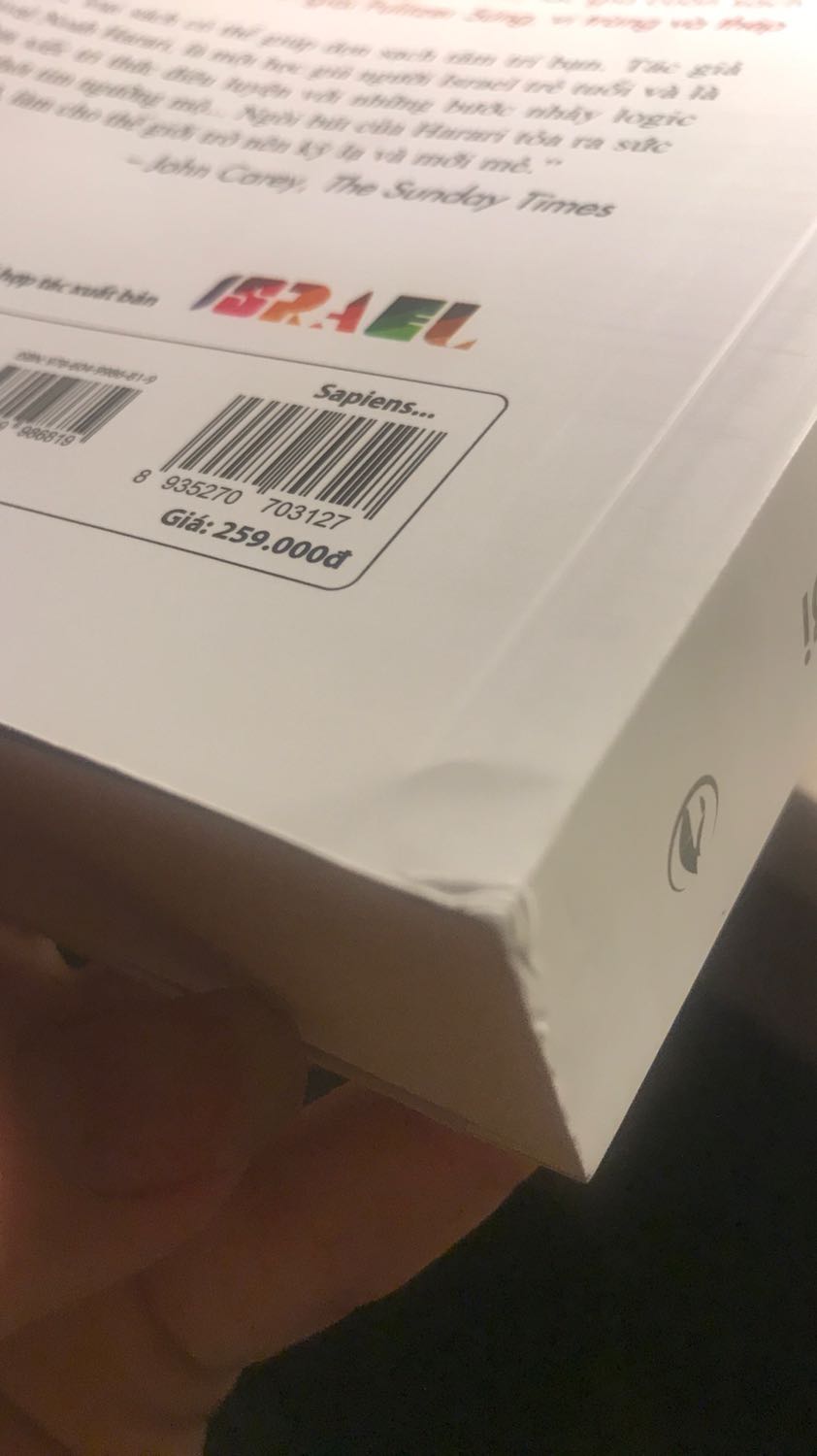 Mặc dù bọc khá kĩ nhưng sách vẫn bị trầy một chút. Giao hàng nhanh. Shipper không đeo khẩu trang =))