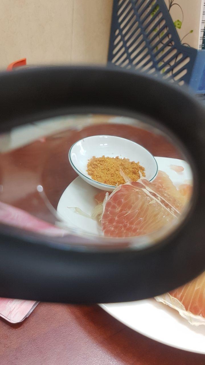 CÁI NÀY thấy anh em đi bơi khuyên dùng nên mua thử, thấy sử dụng ok , các bạn nên dùng xịt ít vào mặt kính thôi , để cho nó kho tự nhiên , làm trước khi bơi 2 tiếng cho nó khô hẳn là ok ,  xuống nước thì nhúng ướt và vẩy tí là được , dùng giảm sương mù rõ rệt , không cay mắt